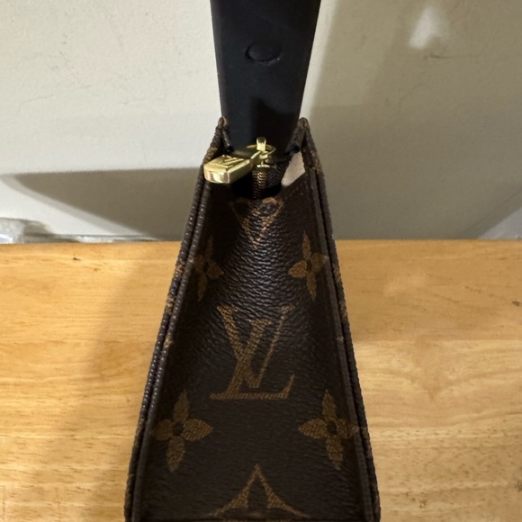 Louis Vuitton Monogram Clutch - Picture 4 of 14